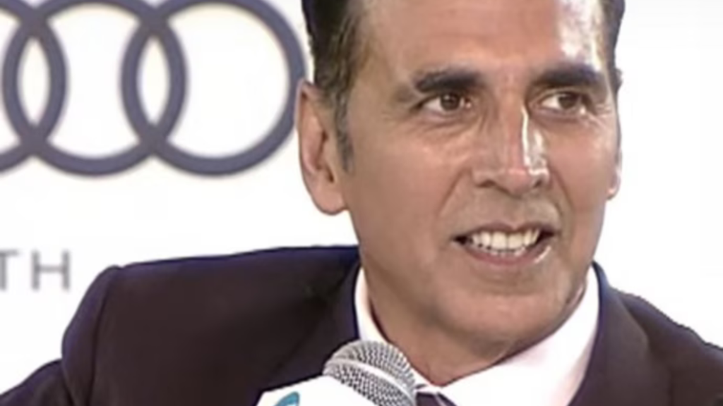 অক্ষয় কুমারের মজার মন্তব্যে হেসে উঠল পুরো হল