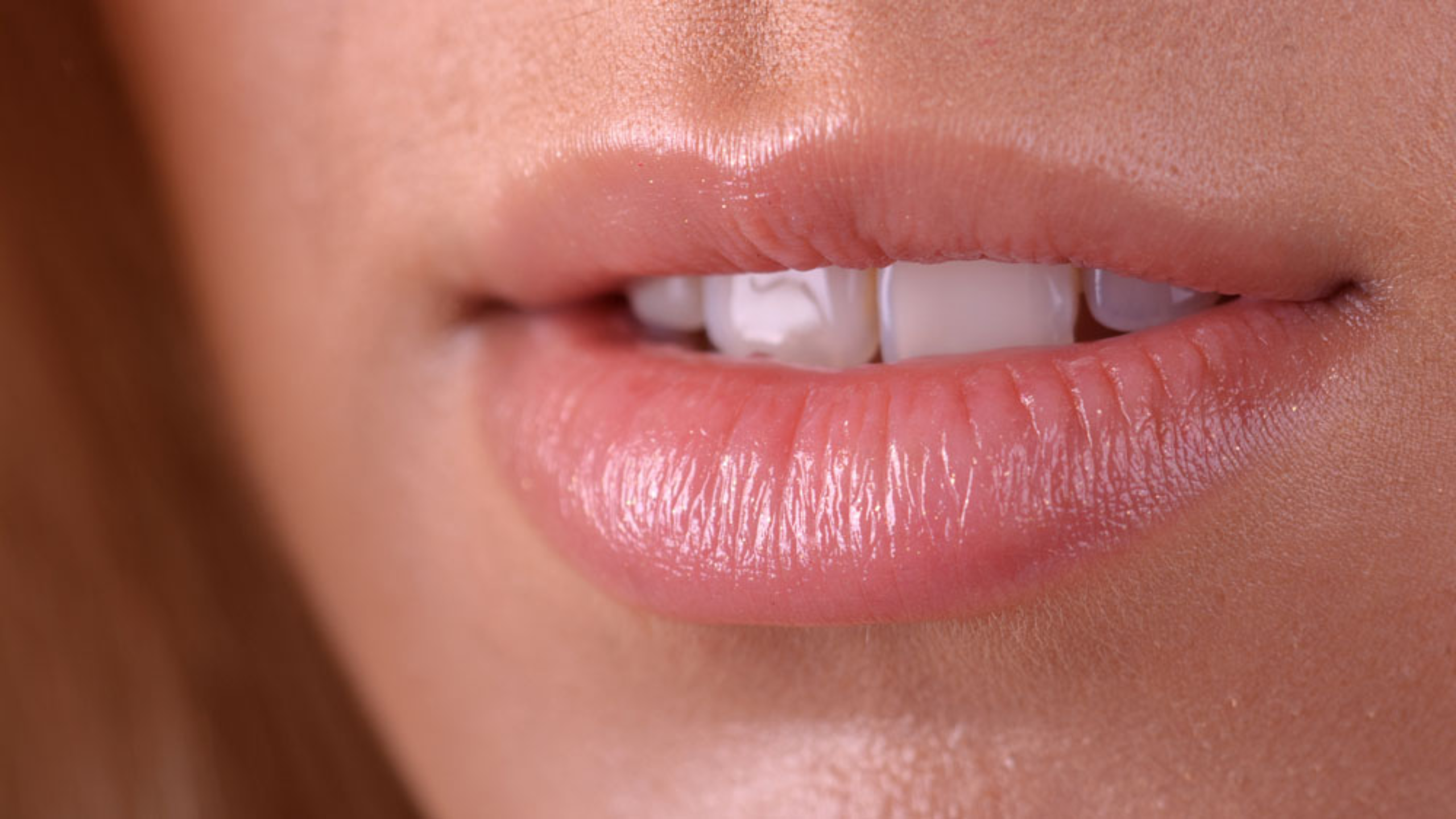 শীতকালে ঠোঁট ফাটছে