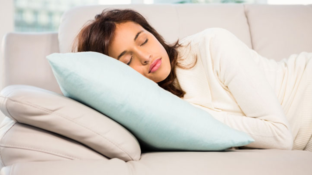 দুপুরের খাওয়া শেষ করলেই চোখে ঘুম নেমে