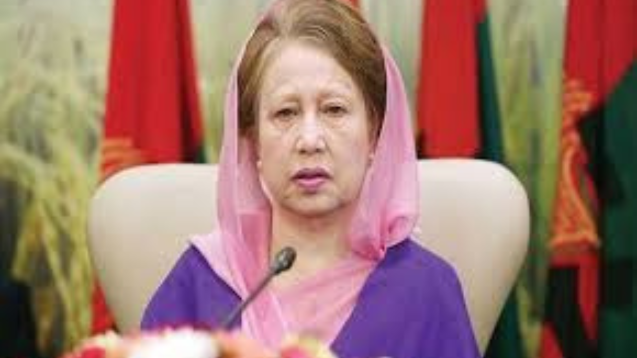 প্রকাশ্যে এলেন খালেদা জিয়া