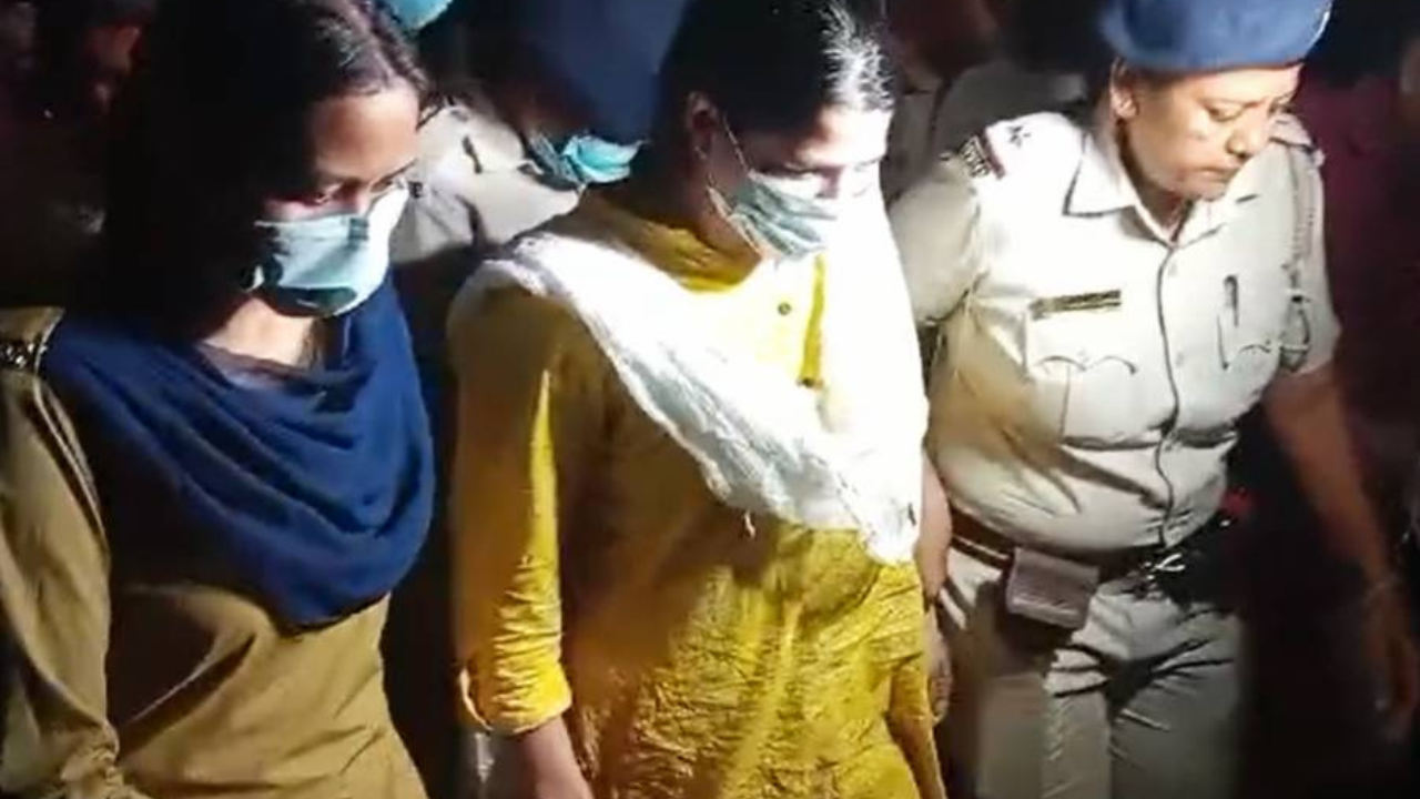 মায়ের মৃত্যুর পর প্যারোলে মুক্তি পেলেন অর্পিতা মুখোপাধ্যায়