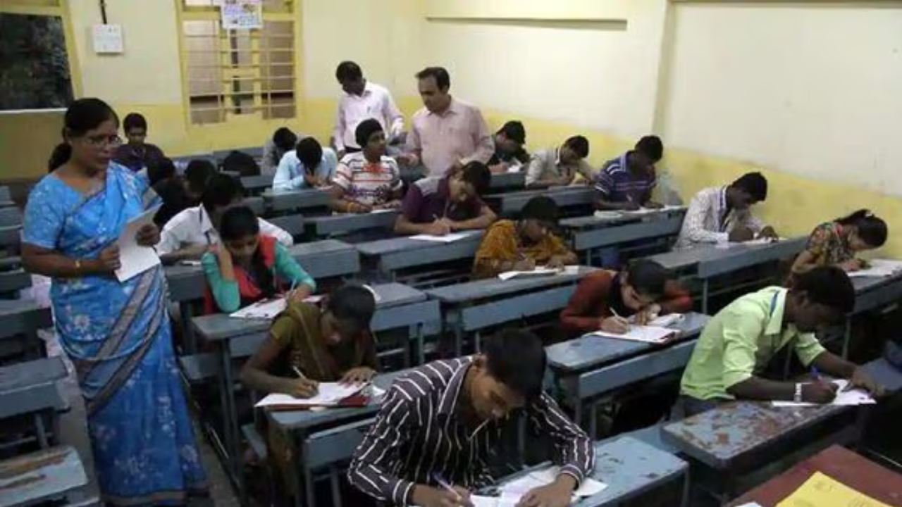 ইউটিউব দেখে পুলিশের পরীক্ষায় পাশ!