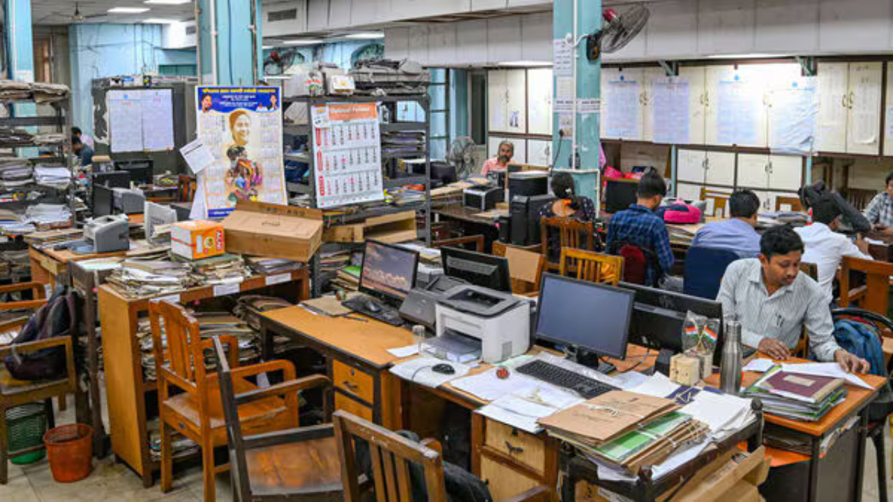 রাজ্য ও কেন্দ্রীয় সরকারি কর্মচারীদের ডিএ-র ফারাক