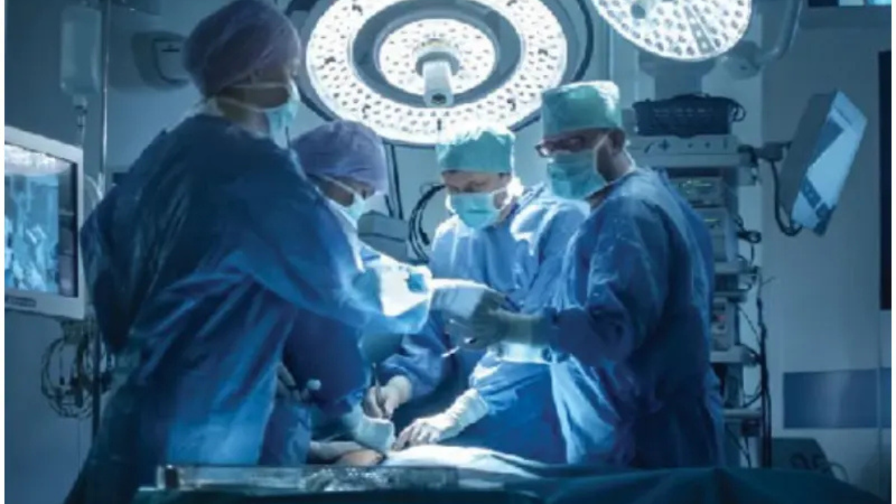 প্রৌঢ়ের ফুসফুস থেকে বের হল নকল দাঁত