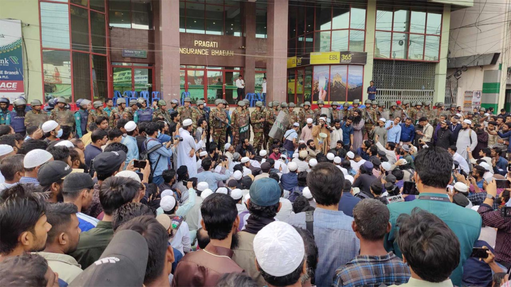 প্রথম আলোর বিরুদ্ধে বিক্ষোভ