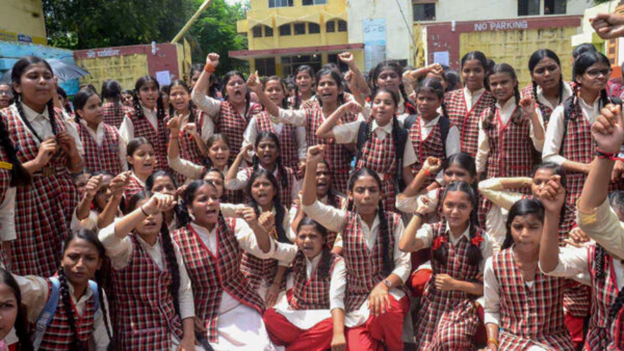 কলকাতায় এসএফআইয়ের বিক্ষোভ