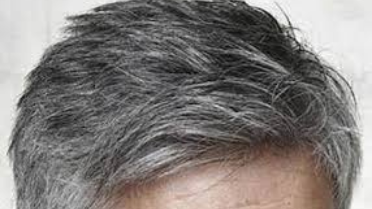 বয়সের আগেই চুল সাদা হওয়ার সমস্যায় ভুগছেন?