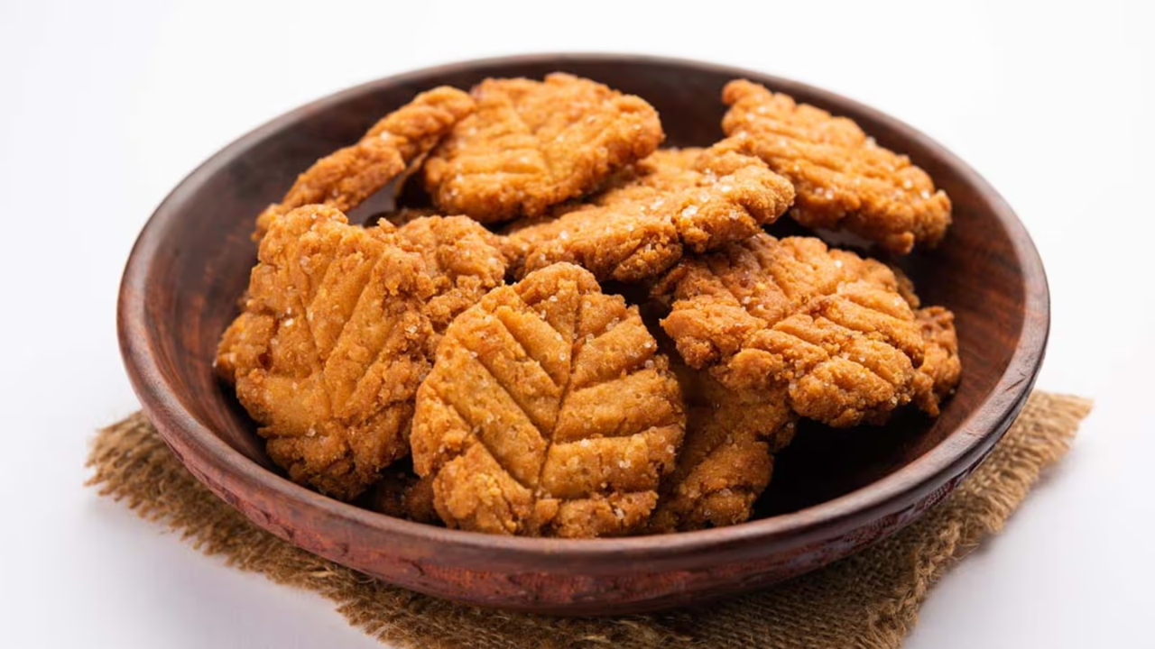 ছট পুজোর খাস্তা ঠেকুয়া