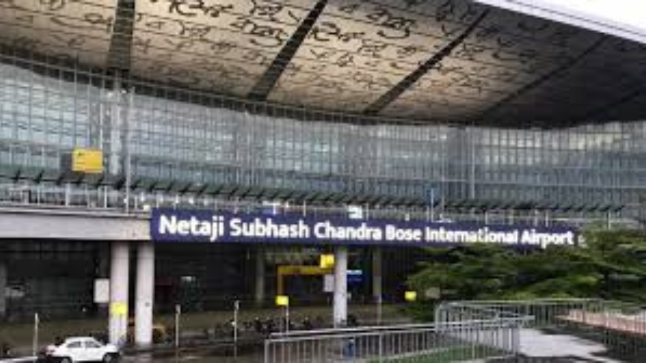 কলকাতা বিমানবন্দরে গ্রেপ্তার