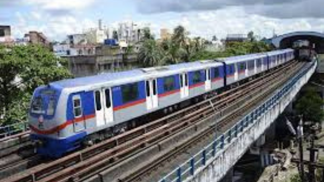 মেট্রো পরিষেবায় বিভ্রাট