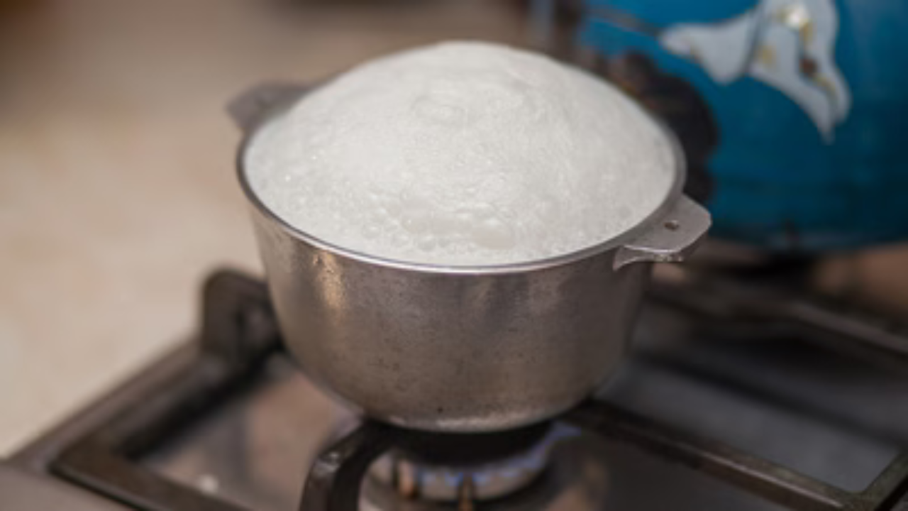 কেটে যাওয়া দুধ