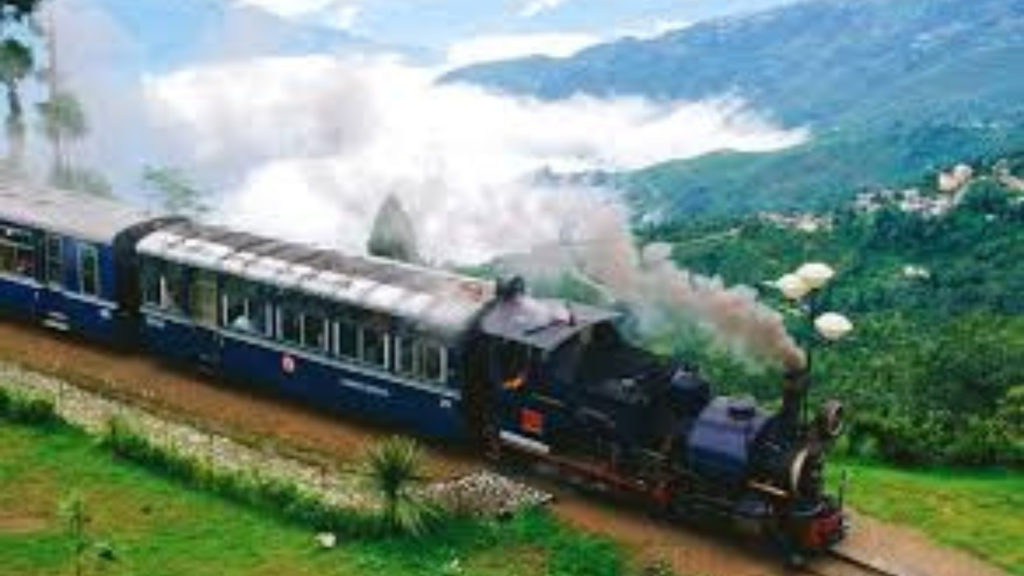 দার্জিলিংয়ে ফিরছে টয় ট্রেন