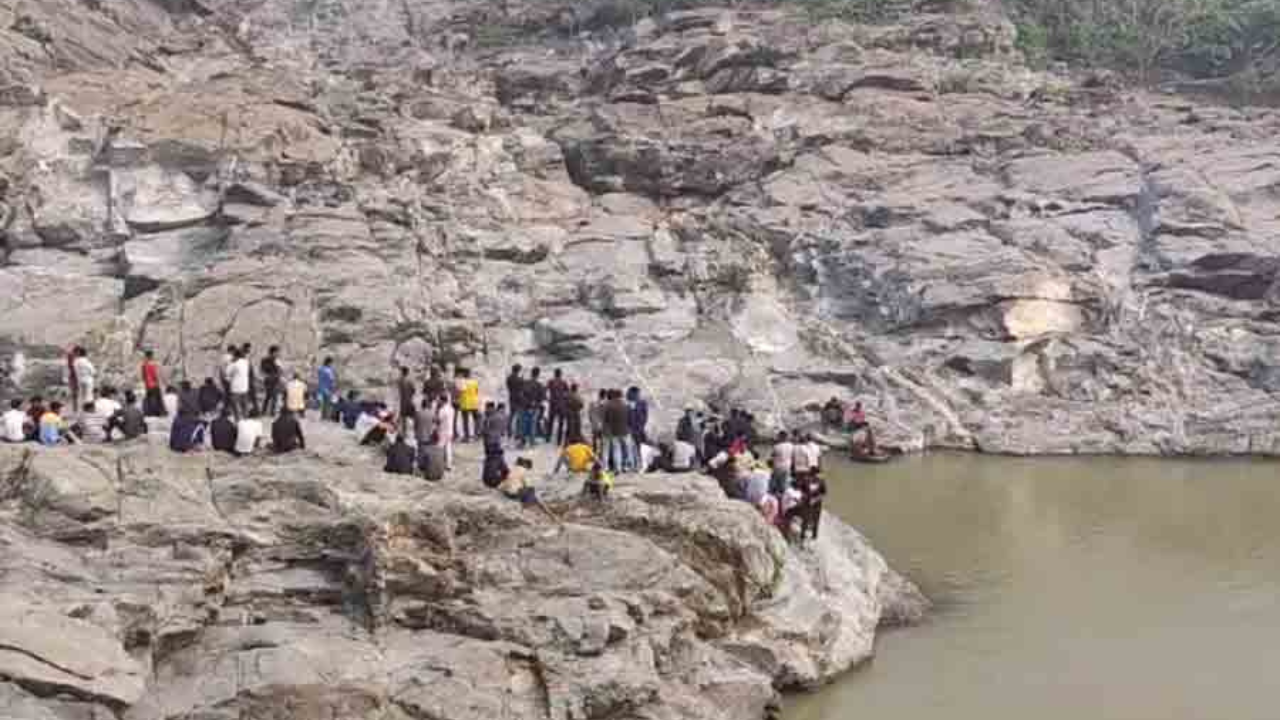 মাইথন ড্যামে ডুবে ৩ ছাত্রের মৃত্যু