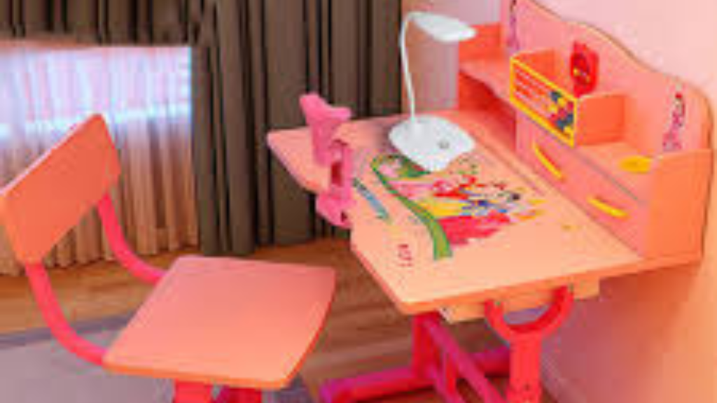 গুছিয়ে রাখুন পড়ার টেবিল