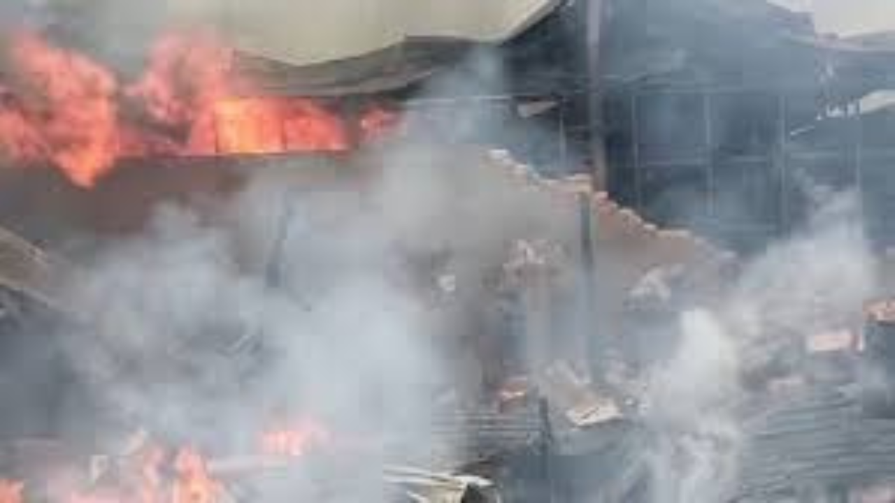 উল্টোডাঙায় ভয়াবহ অগ্নিকাণ্ড