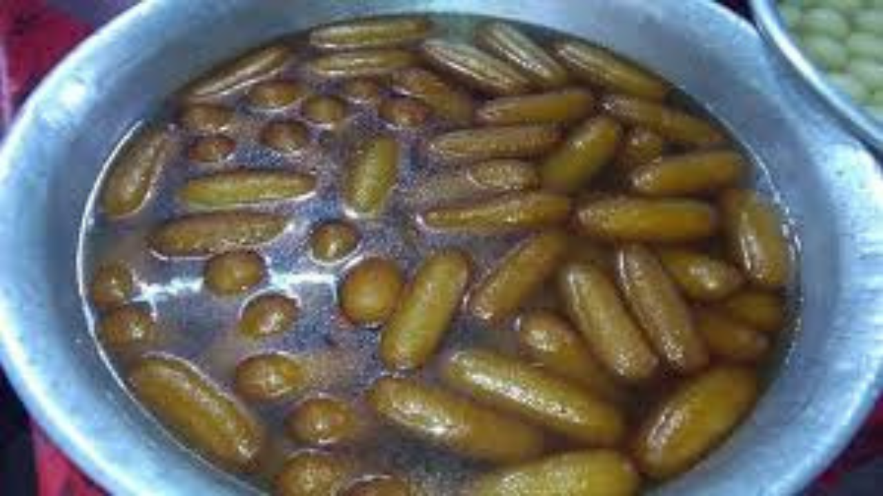 নরহরি মেলায় বিখ্যাত রসবালিশের মিষ্টি