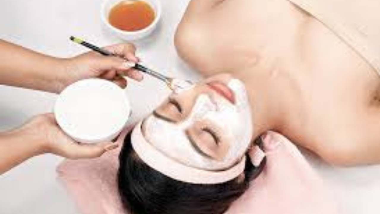 রান্নাঘরে উপাদান দিয়ে ত্বকের উজ্জ্বলতা