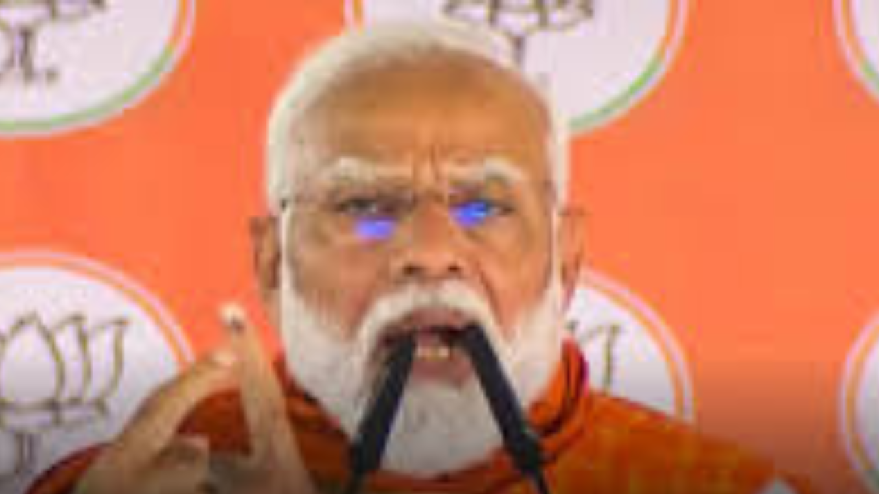 মোদীর তীব্র আক্রমণঃ কংগ্রেসের প্রতিশ্রুতির ফাঁপা বাক্য!