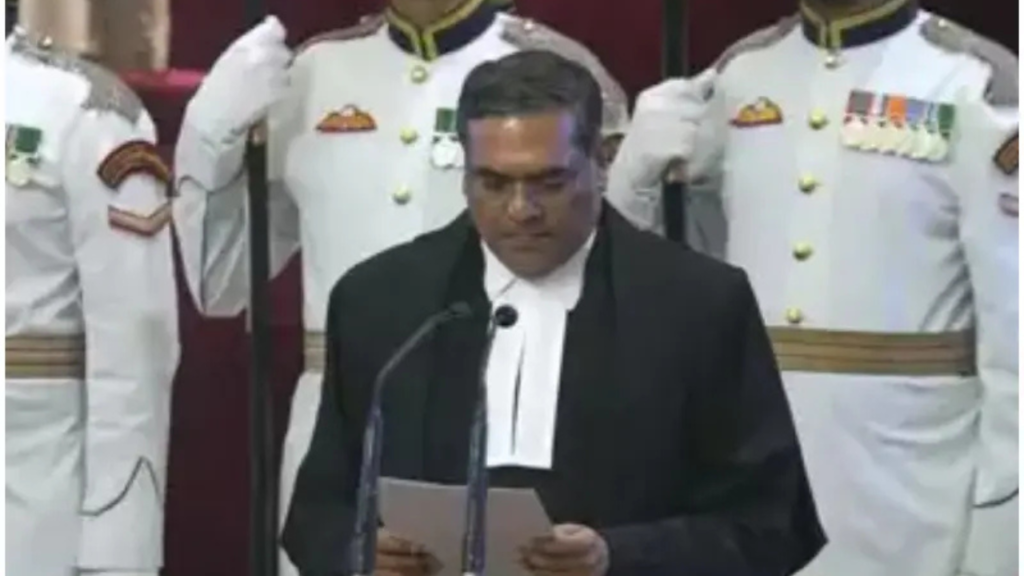 ভারতের ৫১ তম প্রধান বিচারপতি হিসেবে শপথ নিলেন সঞ্জীব খান্না
