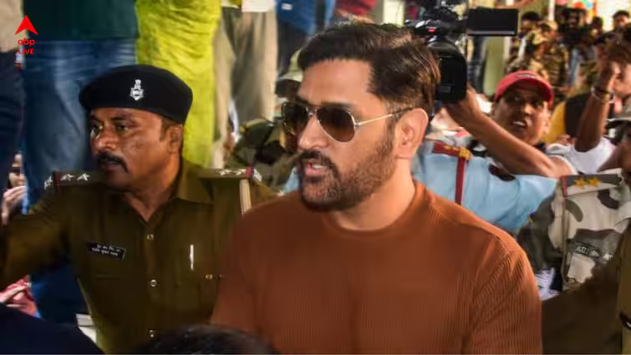 ঝাড়খণ্ড বিধানসভা নির্বাচনে ভোট দিতে এলেন মহেন্দ্র সিং ধোনি