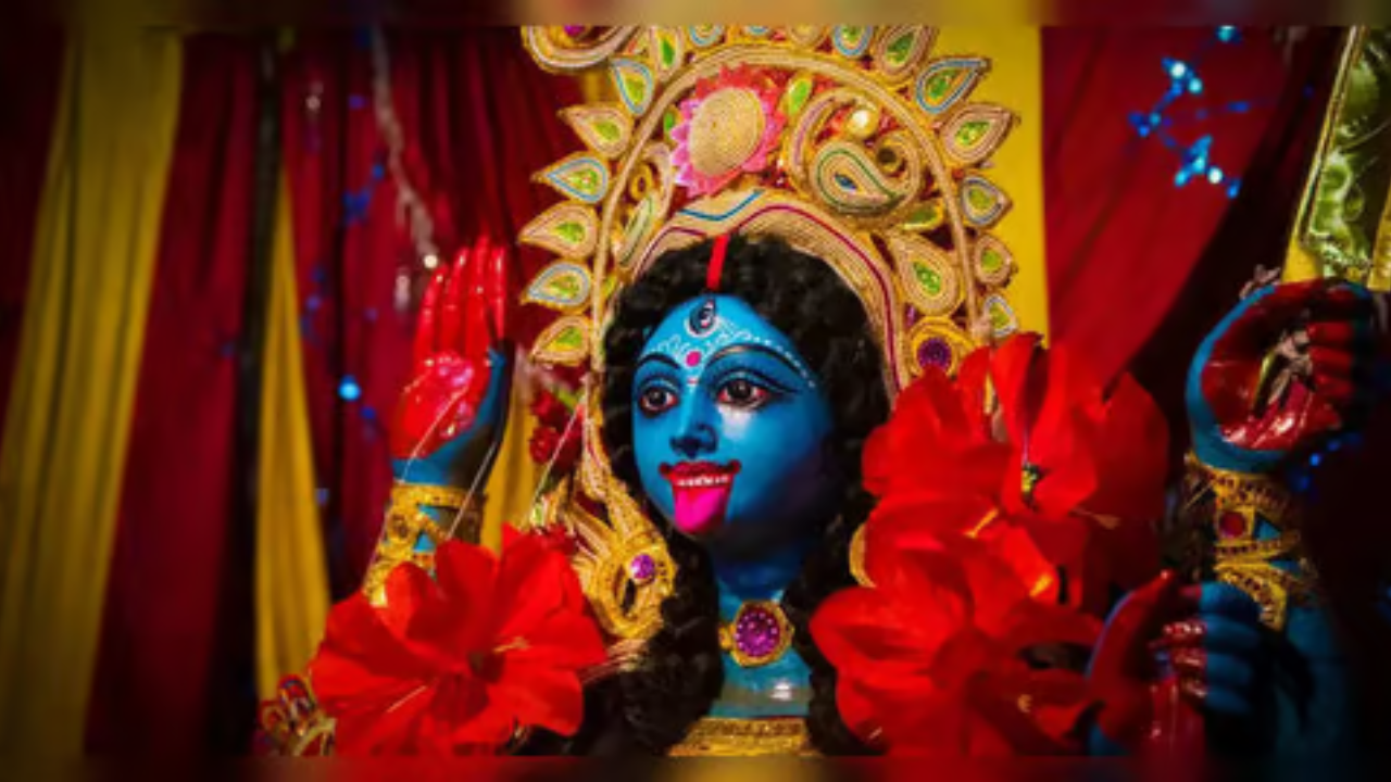 কালীপুজোর অনুষ্ঠান শেষে তৃণমূল বিধায়কের উপর হামলা