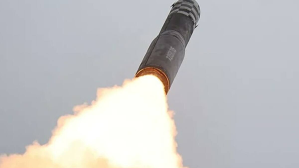 উত্তর কোরিয়ার মিসাইল উৎক্ষেপণ