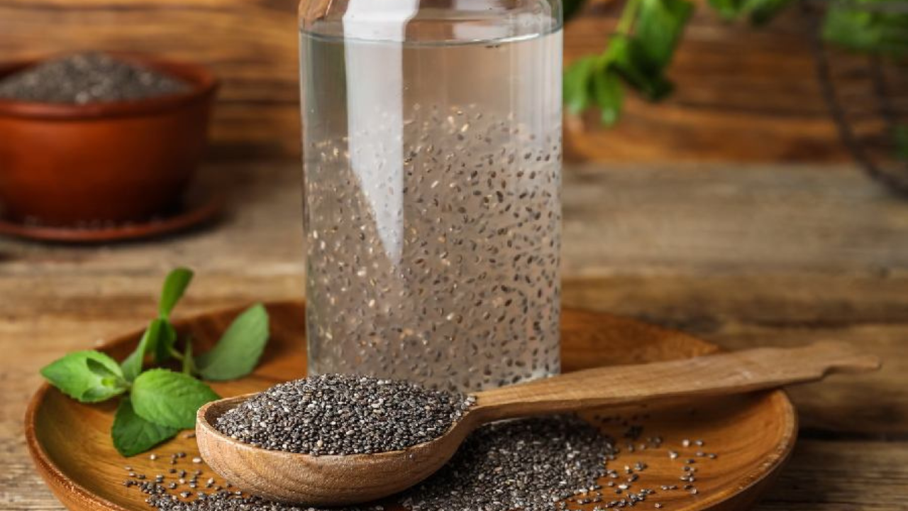 চিয়া বীজের জল খেলে আপনি সবচেয়ে বেশি উপকার
