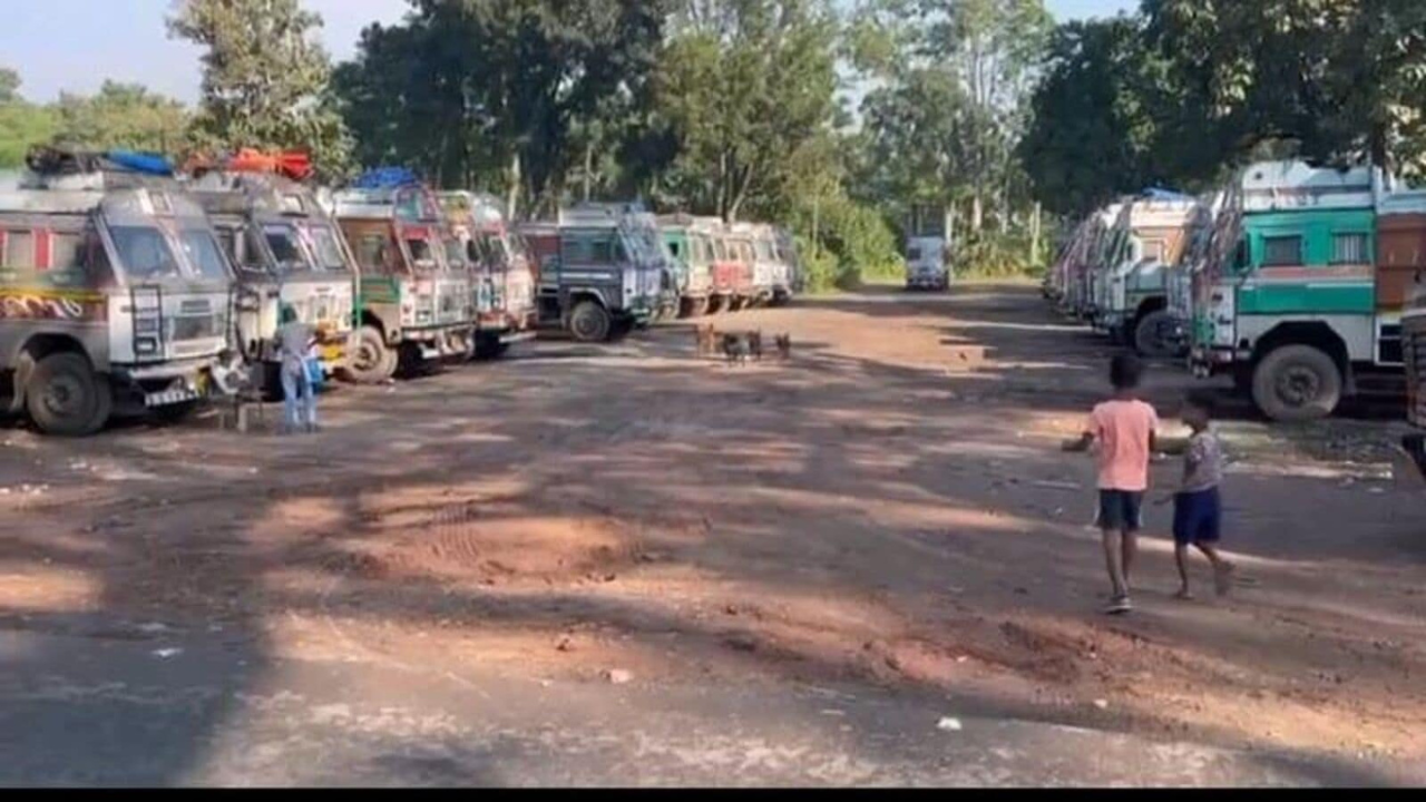 বাংলাদেশে অশান্তি এবং বন্ধ হওয়া ট্যুরিস্ট ভিসার কারণে সীমান্ত বাণিজ্যে বিরাট প্রভাব