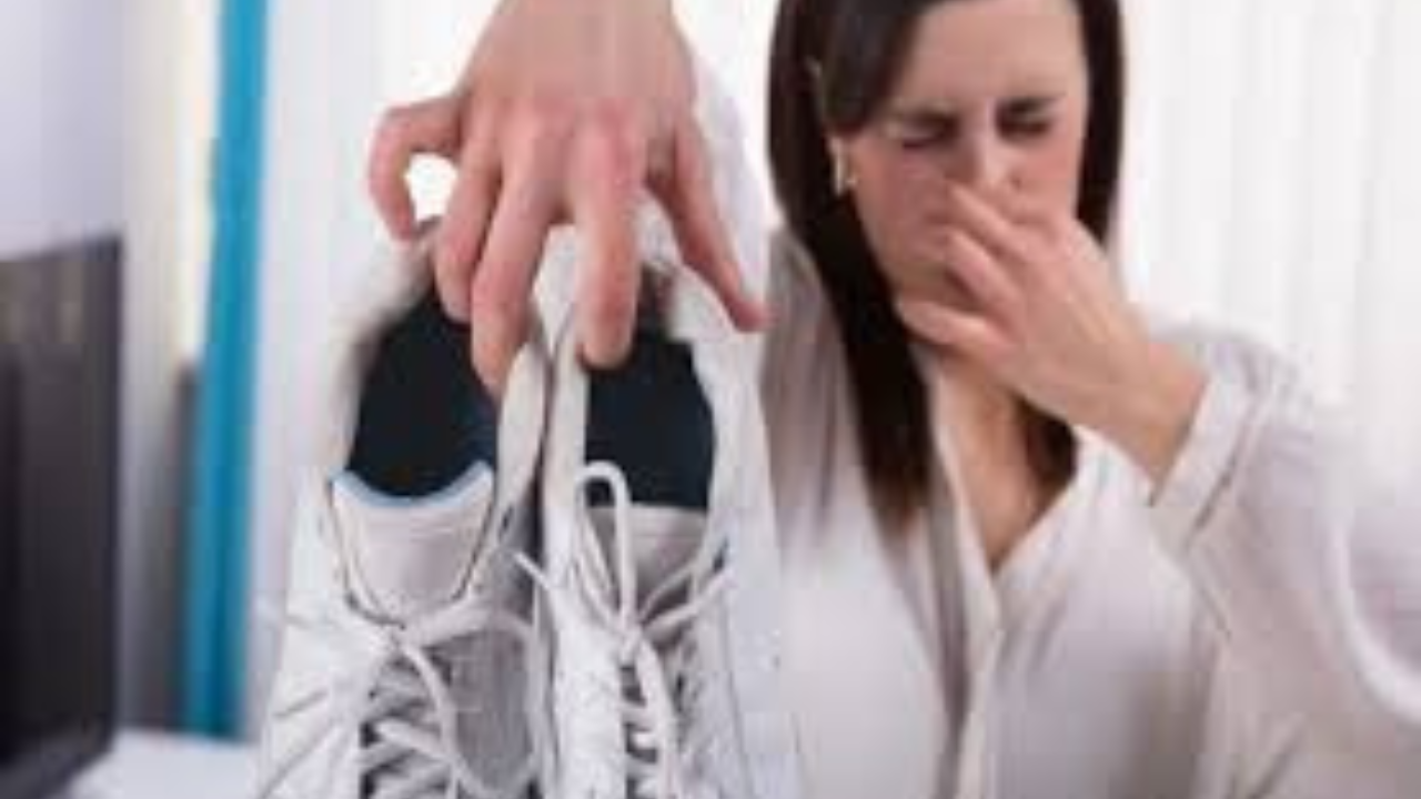 পায়ের পরিচর্যা করার পরও পায়ের দুর্গন্ধ দূর করতে পারছেন না