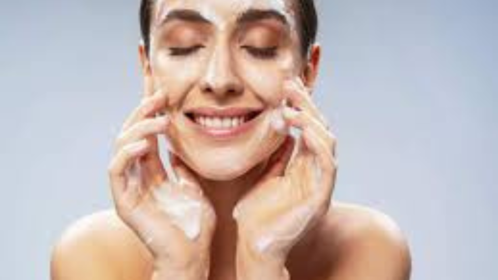 ফেস ওয়াশের নিয়মিত ব্যবহারে কি আপনি আপনার ত্বককে পরিষ্কার রাখার চেয়ে ক্ষতি করছেন বেশি?