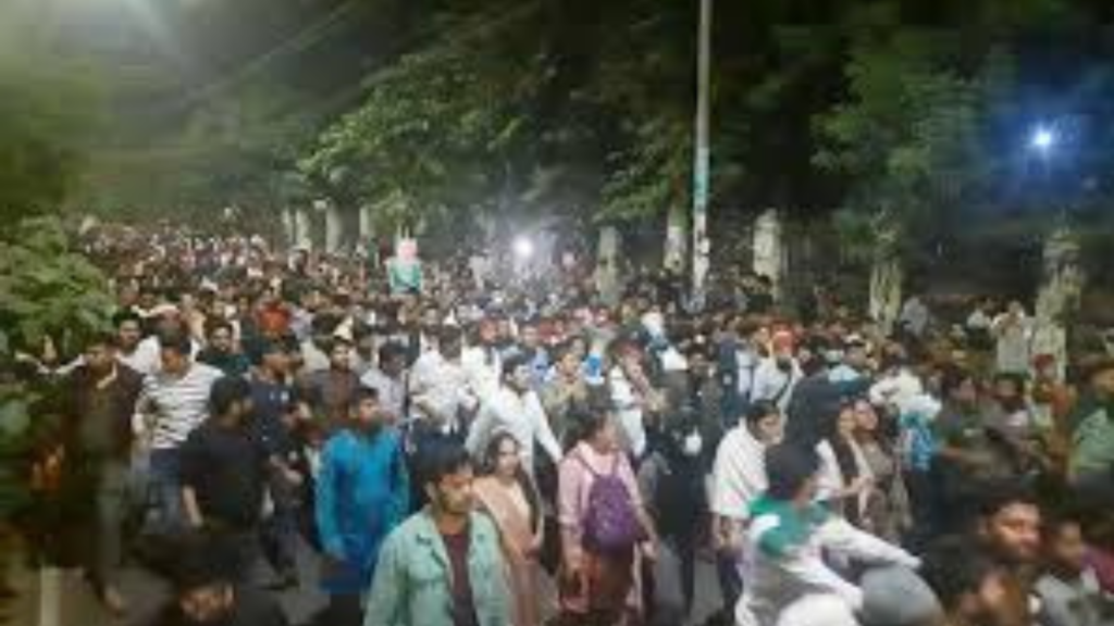 বাংলাদেশি হাইকমিশনারদের দেশে ফেরানো নিয়ে বিক্ষোভ