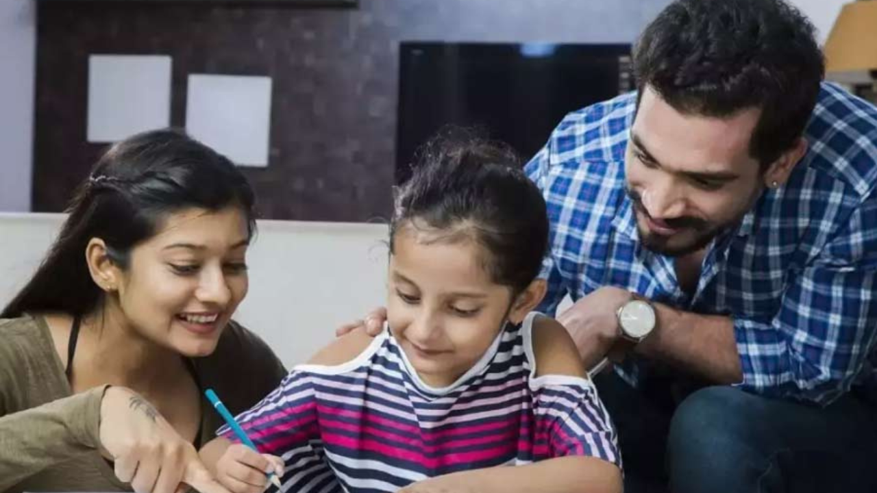 সন্তান পালনে 'লাইট হাউস পেরেন্টিং' কি জেনে নিন