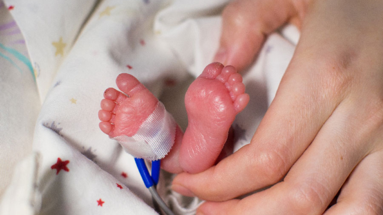 ৭৪ মিনিটে পৃথিবী ছেড়ে গেলেও এক শিশুর অমর আত্মত্যাগ