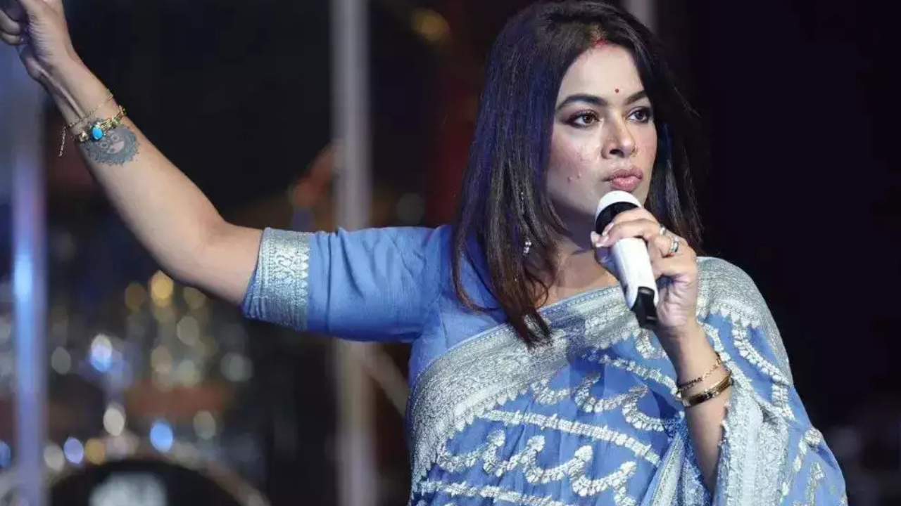 ইমন চক্রবর্তীর মঞ্চে প্রতিবাদ ভাইরাল