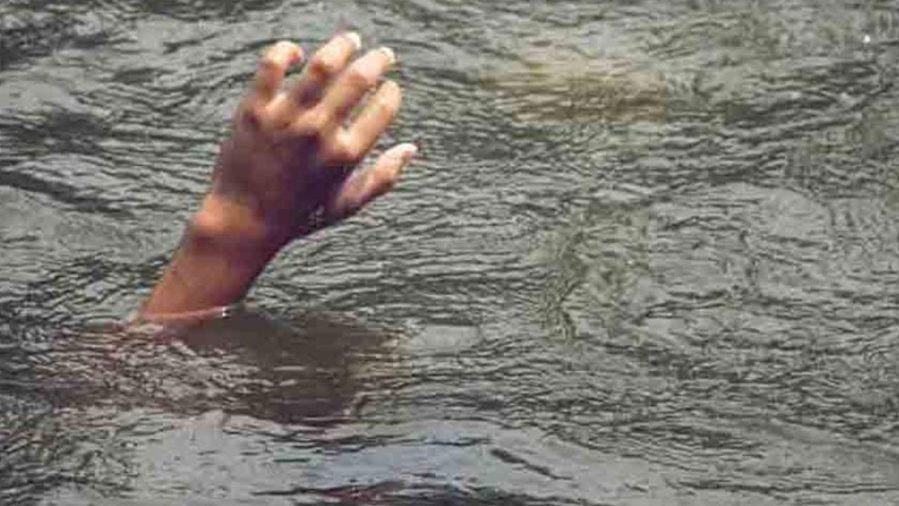 জন্মদিনে বন্ধুদের সঙ্গে কেক কেটে গঙ্গায় তলিয়ে গেলেন এক যুবক