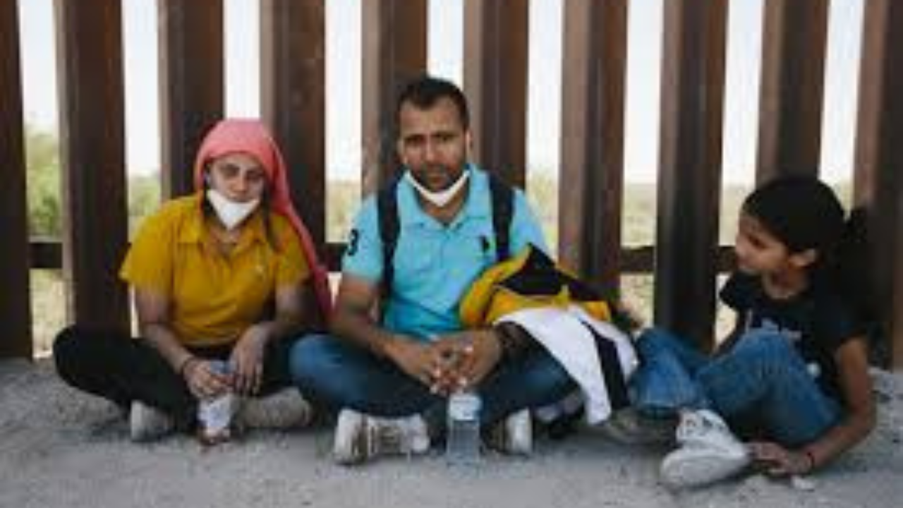 ভারতীয়দের আমেরিকা থেকে তাড়ানোর ঘটনা বৃদ্ধি পাচ্ছে কেন?