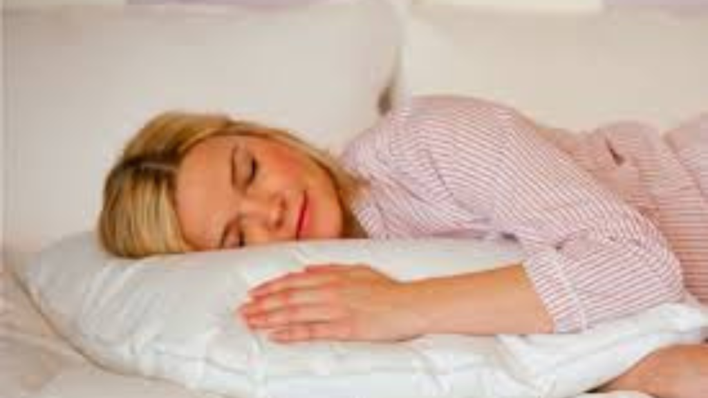 বাস্তু অনুসারে বালিশের নিচে কী রাখলে সৌভাগ্য আপনার পিছু ছাড়বে না জানুন