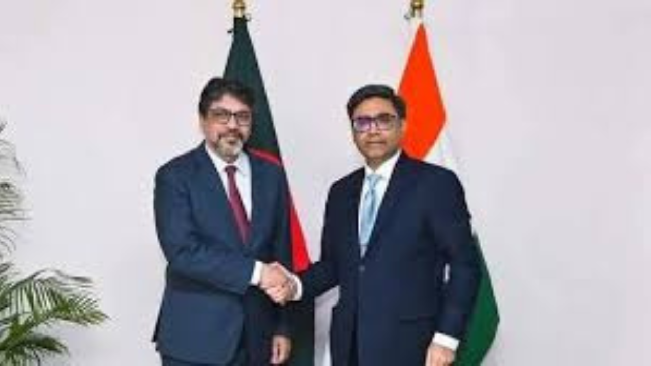 ঢাকায় গিয়ে সংখ্যালঘুদের নিরাপত্তা নিয়ে কড়া বার্তা দিলেন ভারতের বিদেশ সচিব