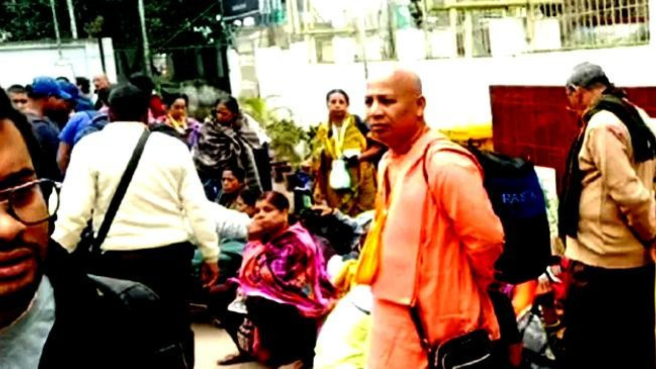 বাংলাদেশে উত্তেজনা বেড়ে চলেছে