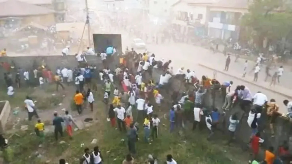 গিনিতে ফুটবল ম্যাচে সংঘর্ষ