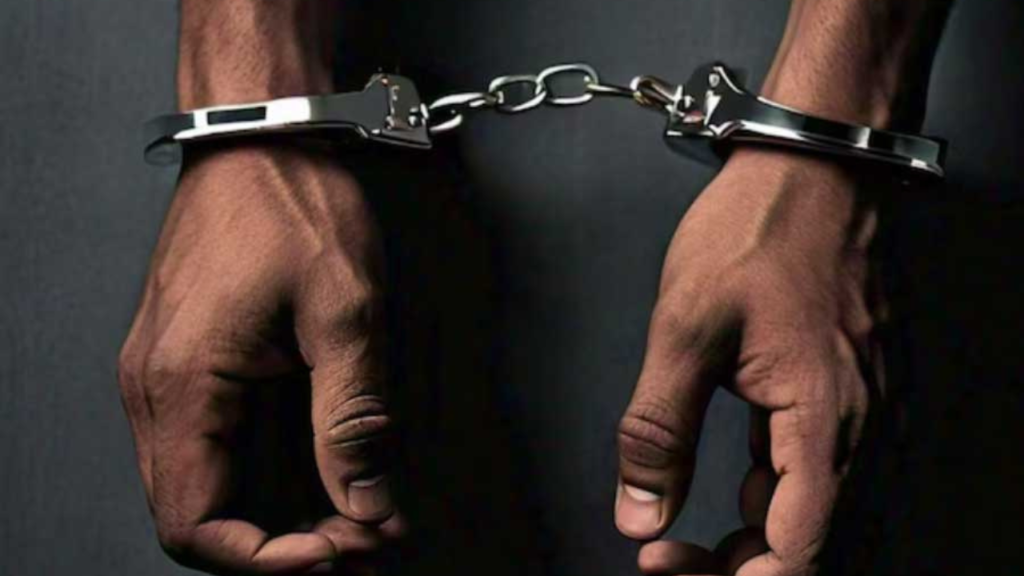 শহরে বেআইনি কল সেন্টারের কারবার