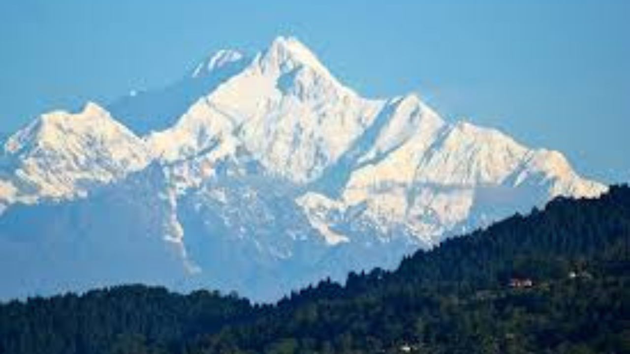 উত্তরে কাঞ্চনজঙ্ঘার ডাক