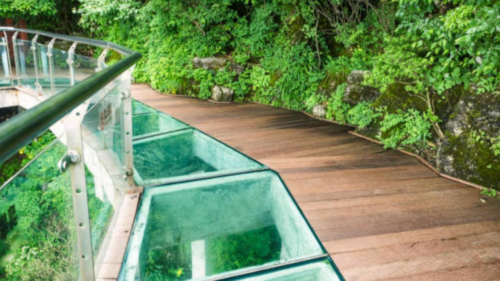 মুম্বইয়ে তৈরি হচ্ছে নতুন কাঠের পথ