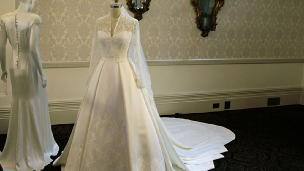 বিশ্বের সবচেয়ে দামি ছয় পোশাক