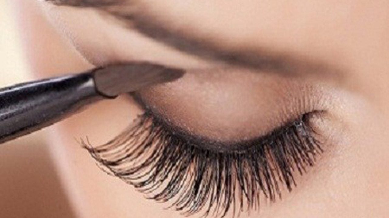 চোখের আইলাইনার পড়ার সঠিক নিয়ম