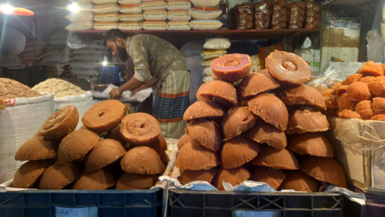 বাজার থেকে কিনে আনা গুড় কতটা খাঁটি কীভাবে বুঝবেন?