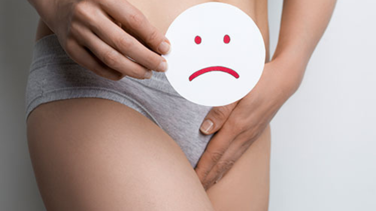 Porno: Qizlarning ogziga tiqilgan erkaklar olomoni