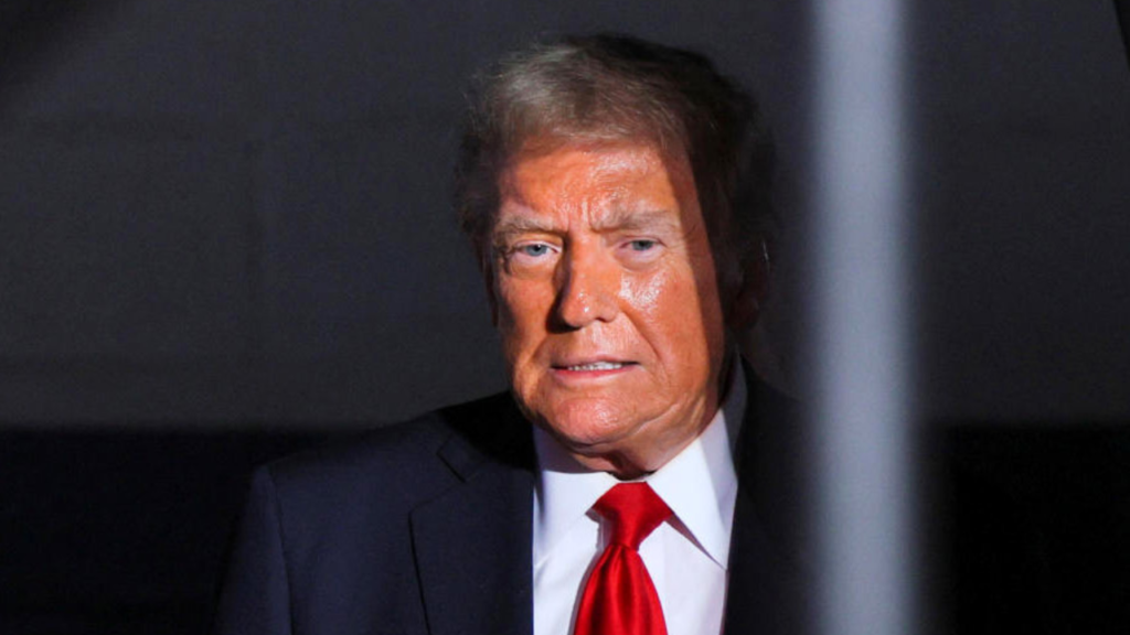 ডোনাল্ড ট্রাম্পের আইনি অস্বস্তি