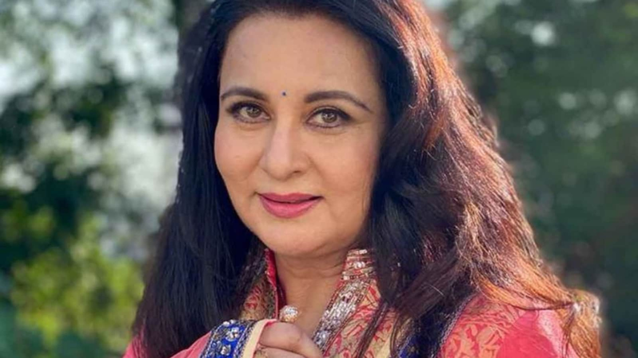 বলিউড অভিনেত্রী পুনম ধিলোঁর বাড়িতে চুরি