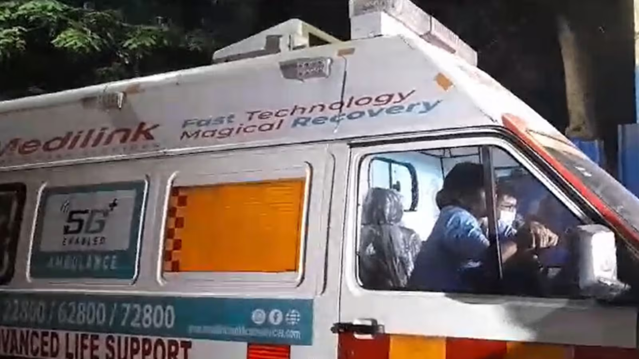 স্যালাইন কাণ্ডে কলকাতায় আনা হল তিন গুরুতর অসুস্থ প্রসূতিকে